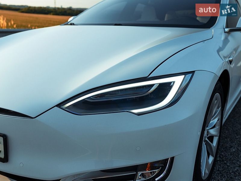 Ліфтбек Tesla Model S 2018 в Дніпрі фото 4 Ліфтбек Tesla Model S 2018 в Дніпрі