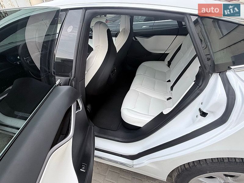 Ліфтбек Tesla Model S 2018 в Дніпрі фото 45 Ліфтбек Tesla Model S 2018 в Дніпрі