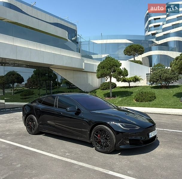 Ліфтбек Tesla Model S 2018 в Дніпрі