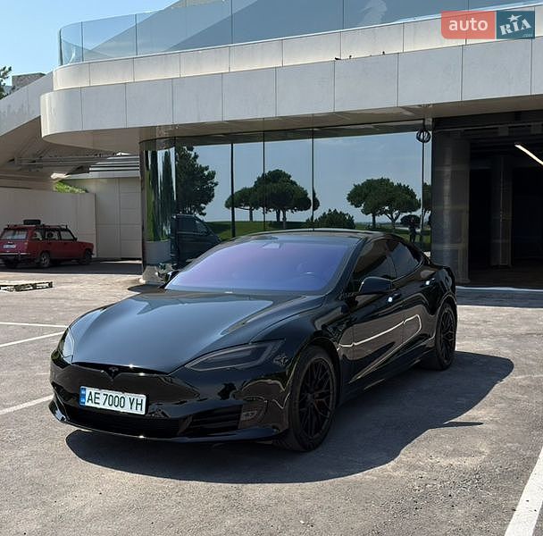 Ліфтбек Tesla Model S 2018 в Дніпрі