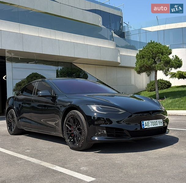 Ліфтбек Tesla Model S 2018 в Дніпрі