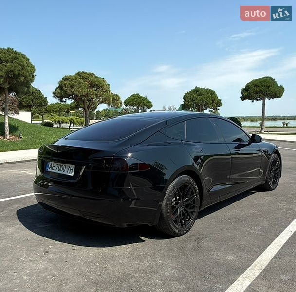 Ліфтбек Tesla Model S 2018 в Дніпрі