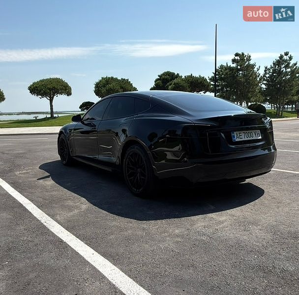 Ліфтбек Tesla Model S 2018 в Дніпрі