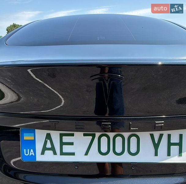 Ліфтбек Tesla Model S 2018 в Дніпрі