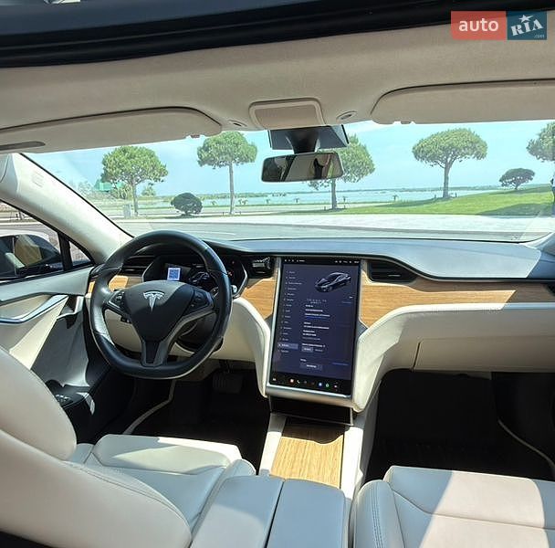 Ліфтбек Tesla Model S 2018 в Дніпрі
