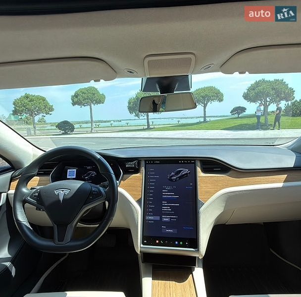 Ліфтбек Tesla Model S 2018 в Дніпрі