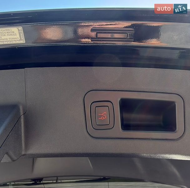 Ліфтбек Tesla Model S 2018 в Дніпрі