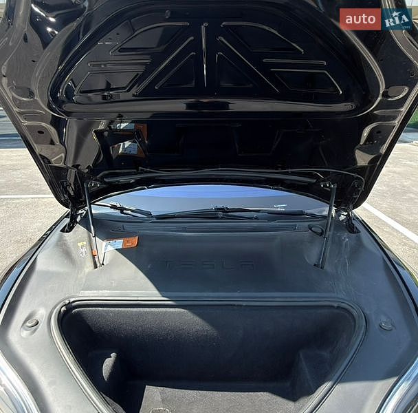 Ліфтбек Tesla Model S 2018 в Дніпрі