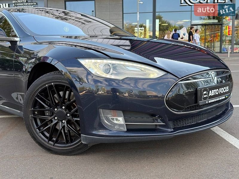 Ліфтбек Tesla Model S 2013 в Києві