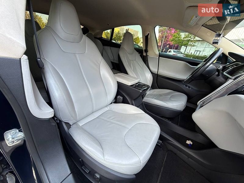 Ліфтбек Tesla Model S 2013 в Києві