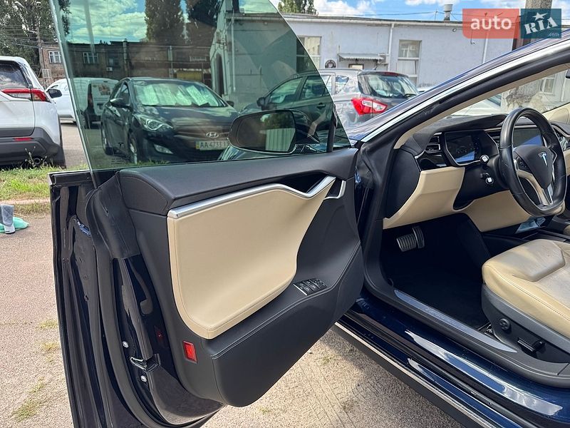 Ліфтбек Tesla Model S 2014 в Києві