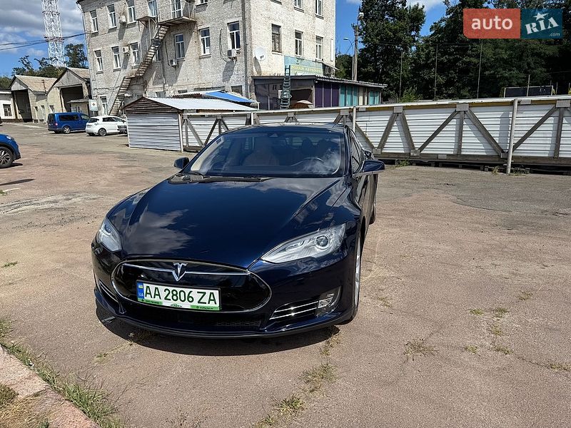 Ліфтбек Tesla Model S 2014 в Києві