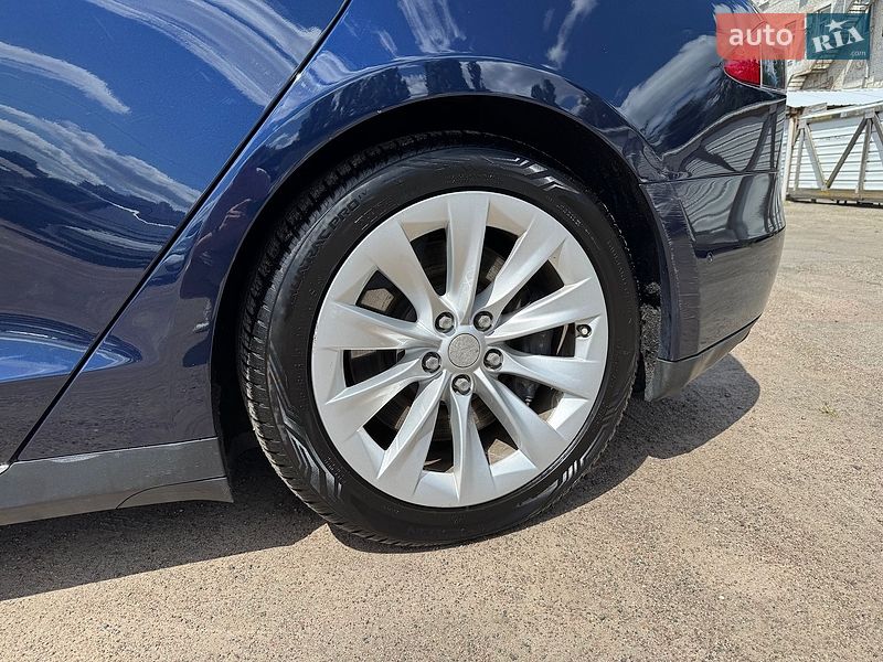 Ліфтбек Tesla Model S 2014 в Києві