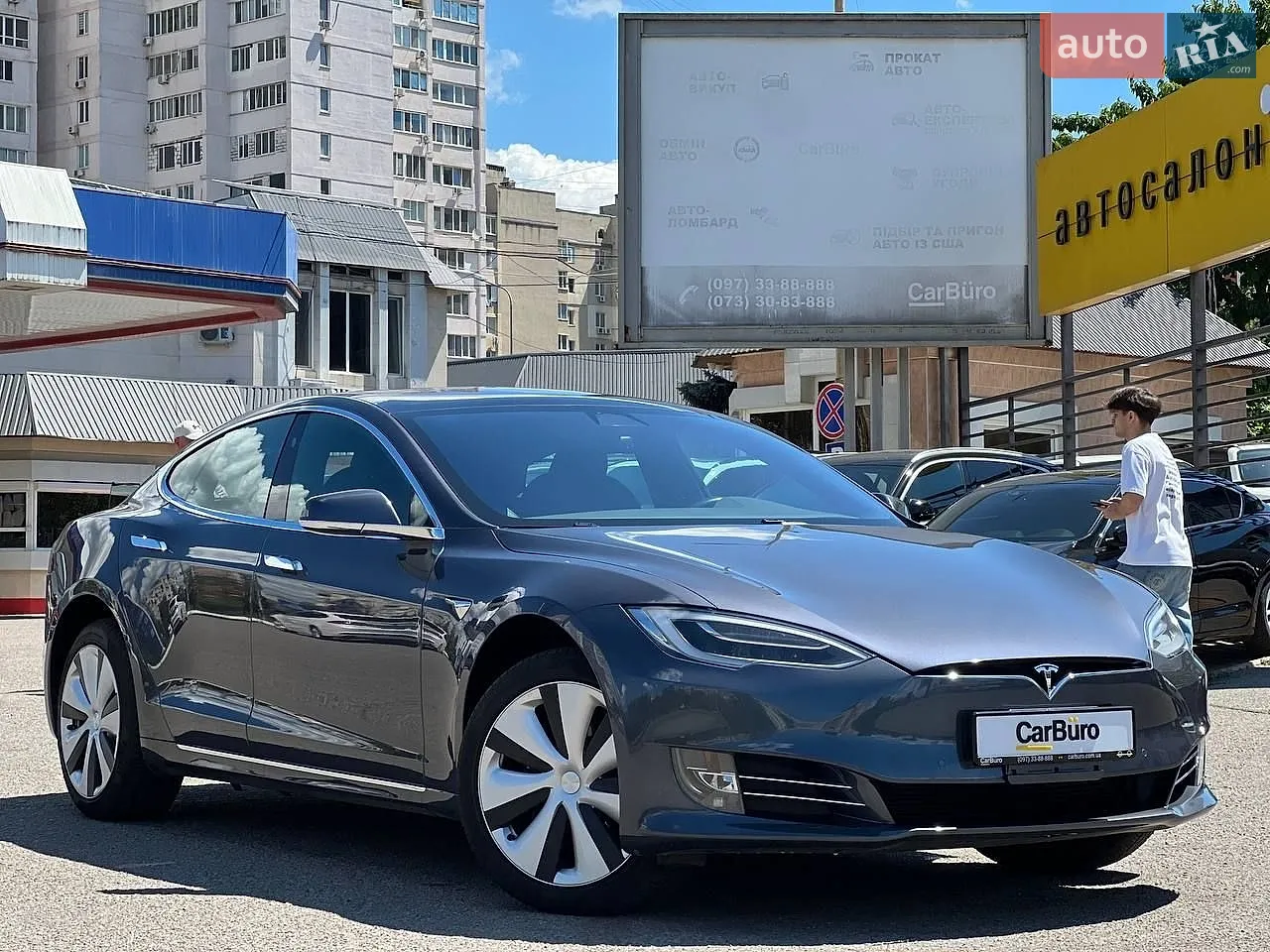 2020 Tesla Model S - фото 1