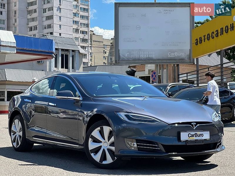 Tesla Model S 2020