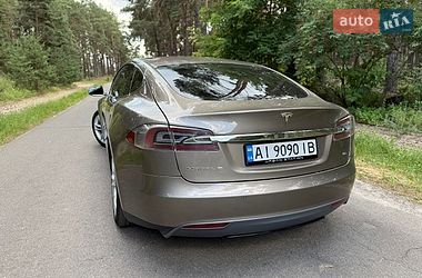 Ліфтбек Tesla Model S 2015 в Києві