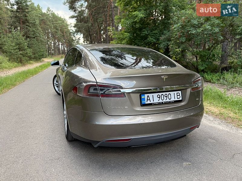 Ліфтбек Tesla Model S 2015 в Києві