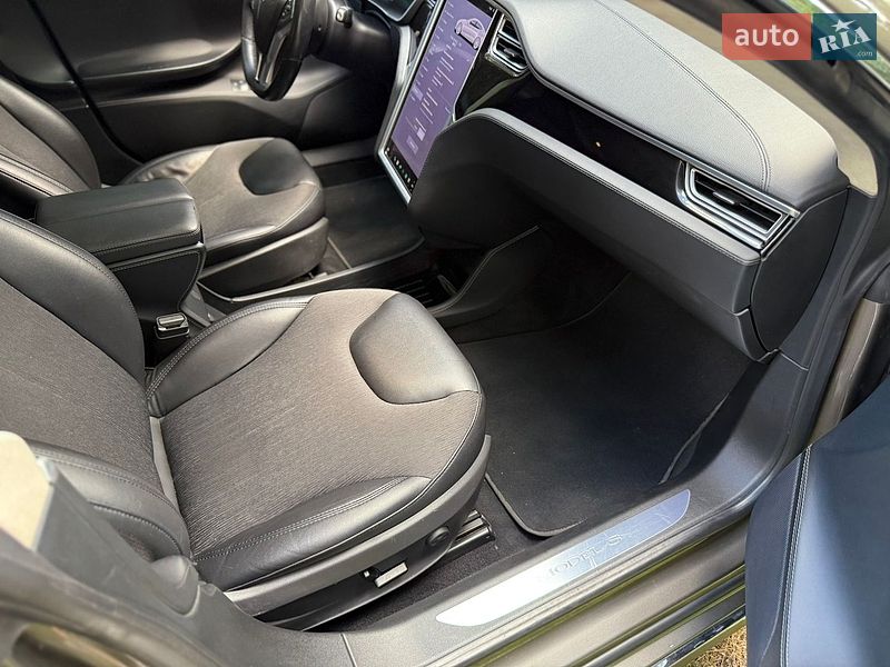 Ліфтбек Tesla Model S 2015 в Києві