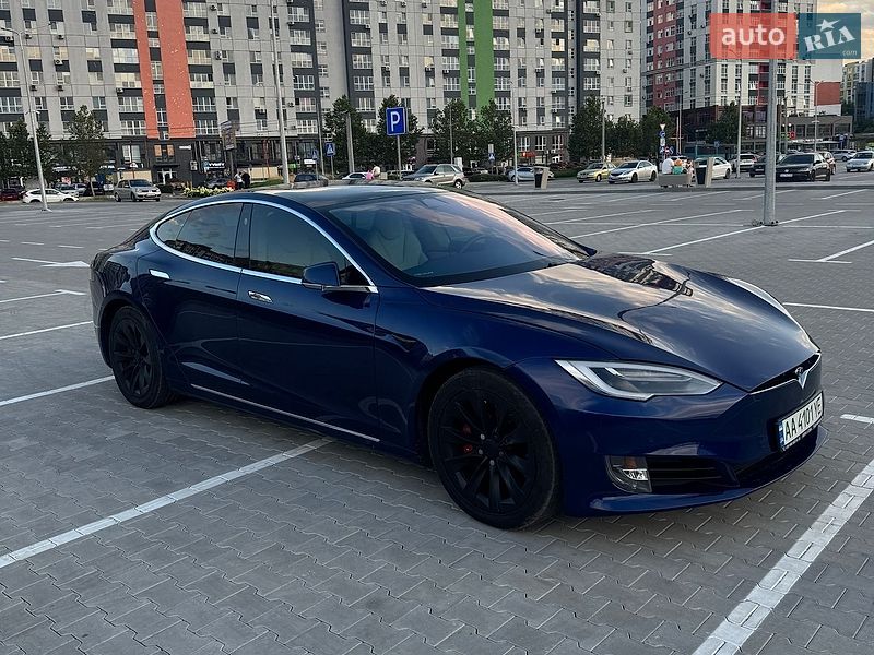 Tesla Model S 2018