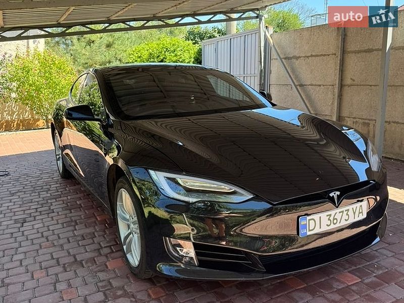 Tesla Model S 2018