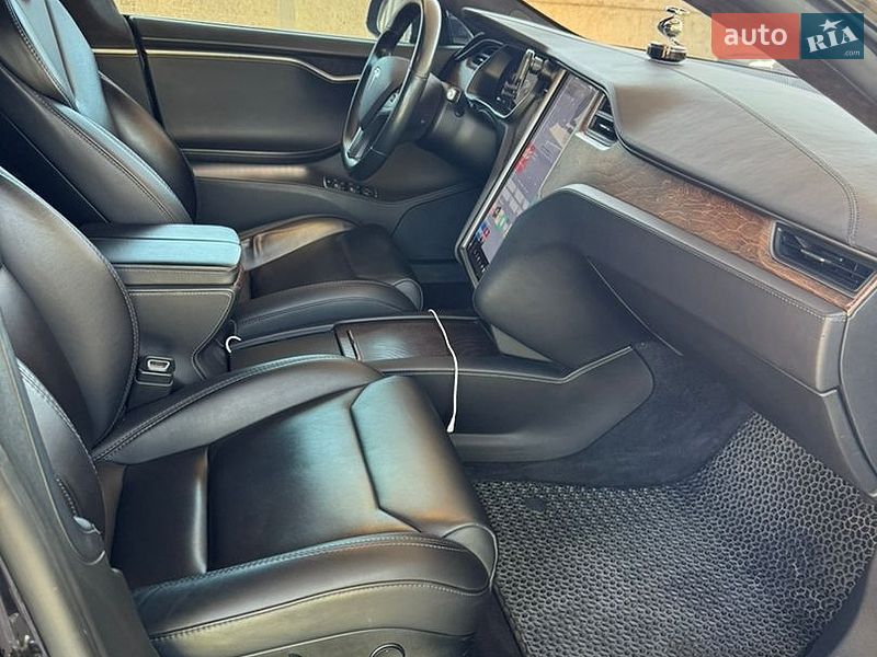 Ліфтбек Tesla Model S 2018 в Миколаєві