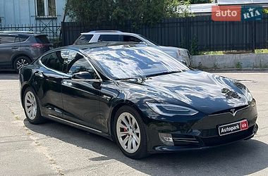 Ліфтбек Tesla Model S 2016 в Києві