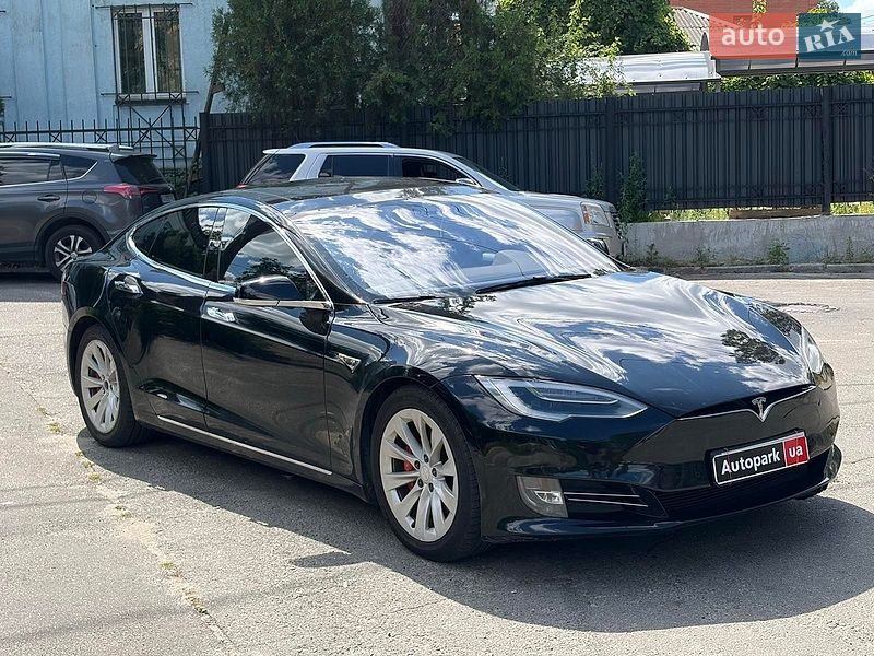 Ліфтбек Tesla Model S 2016 в Києві