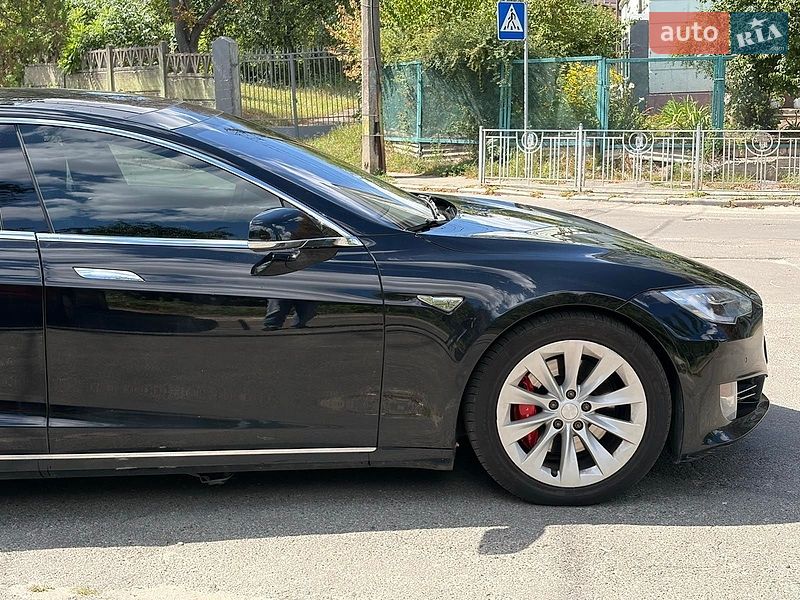 Ліфтбек Tesla Model S 2016 в Києві