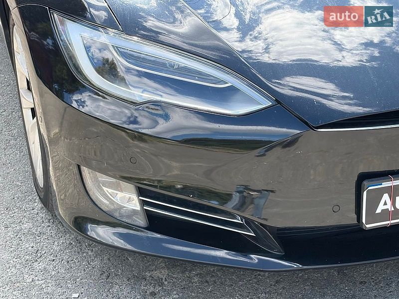 Ліфтбек Tesla Model S 2016 в Києві