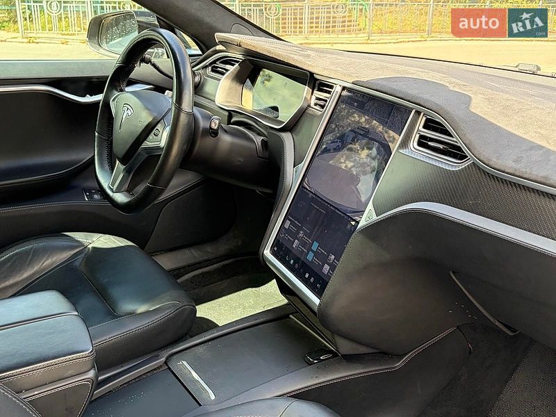 Ліфтбек Tesla Model S 2016 в Києві