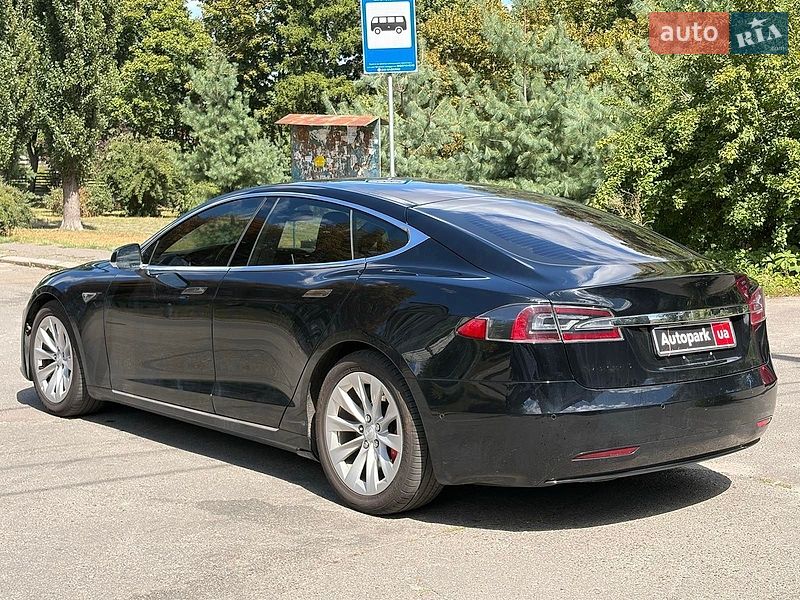 Ліфтбек Tesla Model S 2016 в Києві