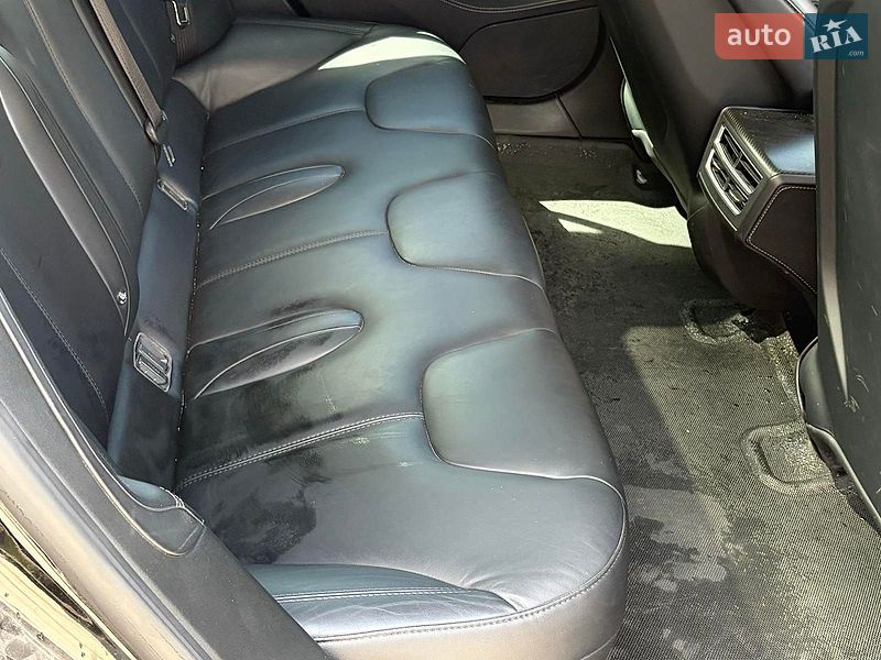 Ліфтбек Tesla Model S 2016 в Києві