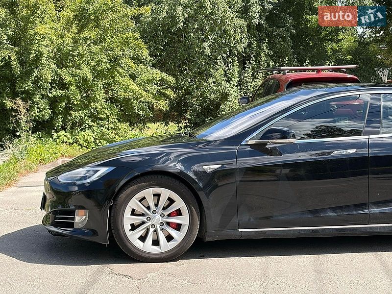 Ліфтбек Tesla Model S 2016 в Києві