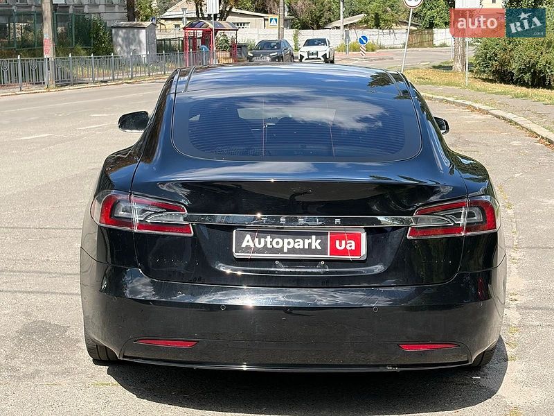 Ліфтбек Tesla Model S 2016 в Києві
