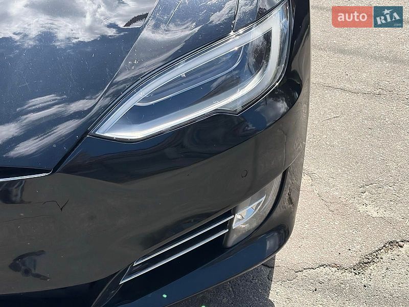Ліфтбек Tesla Model S 2016 в Києві