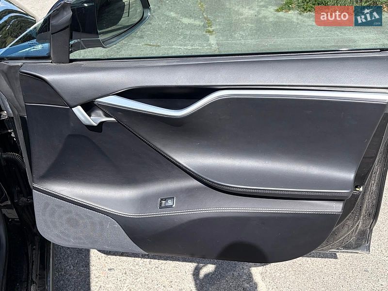 Ліфтбек Tesla Model S 2016 в Києві
