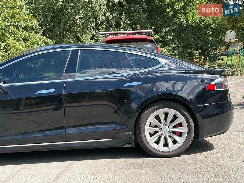 Ліфтбек Tesla Model S 2016 в Києві