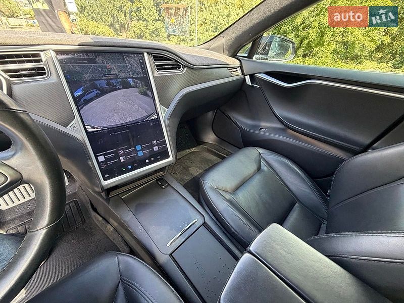 Ліфтбек Tesla Model S 2016 в Києві
