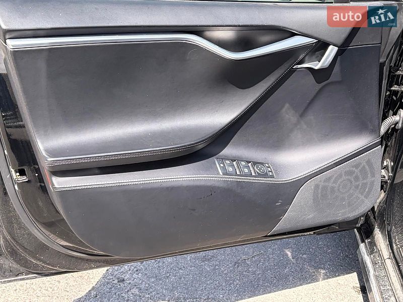 Ліфтбек Tesla Model S 2016 в Києві