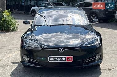 Ліфтбек Tesla Model S 2016 в Києві