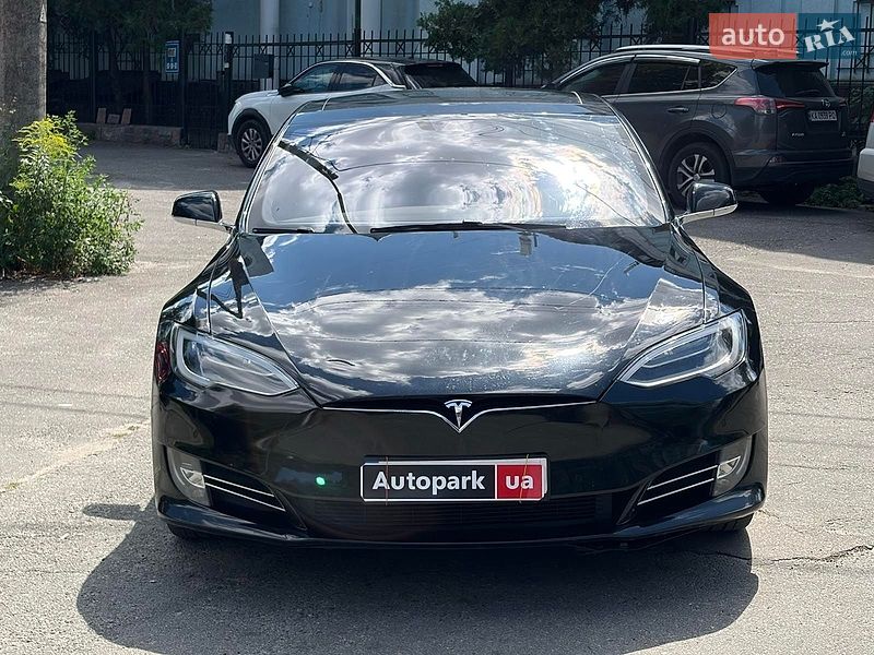 Ліфтбек Tesla Model S 2016 в Києві