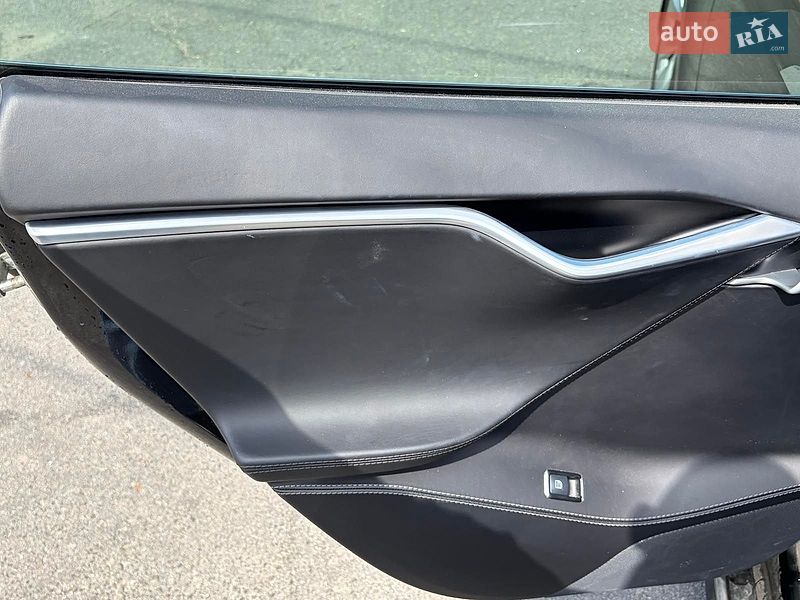 Ліфтбек Tesla Model S 2016 в Києві