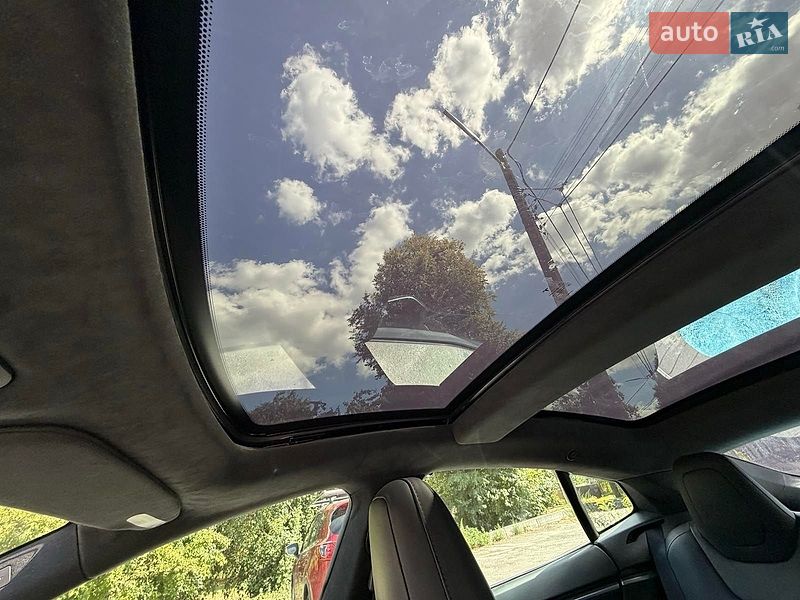 Ліфтбек Tesla Model S 2016 в Києві