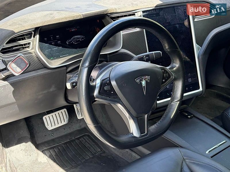 Ліфтбек Tesla Model S 2016 в Києві