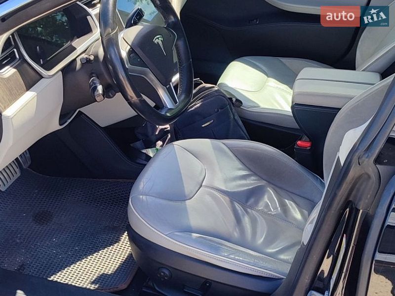 Ліфтбек Tesla Model S 2013 в Южноукраїнську фото 46 Ліфтбек Tesla Model S 2013 в Южноукраїнську