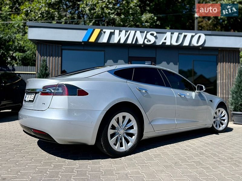 Лифтбек Tesla Model S 2016 в Одессе