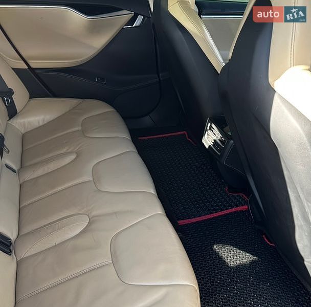 Ліфтбек Tesla Model S 2014 в Вінниці