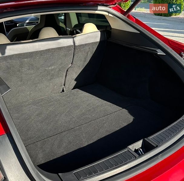 Ліфтбек Tesla Model S 2014 в Вінниці