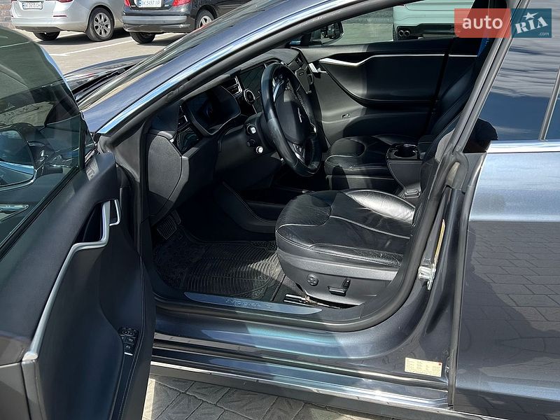 Ліфтбек Tesla Model S 2014 в Рівному