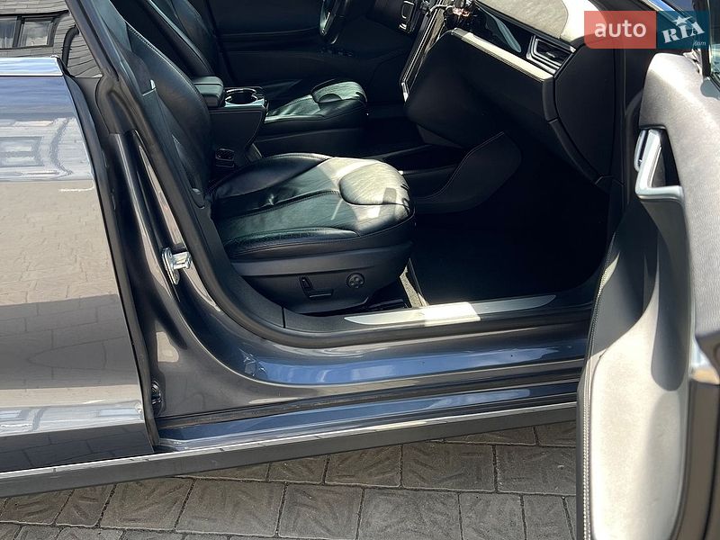 Ліфтбек Tesla Model S 2014 в Рівному